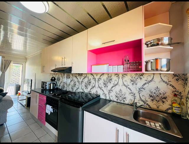 2 BEDROOM APARTMENT FOR SALE IN NEWLANDS EAST